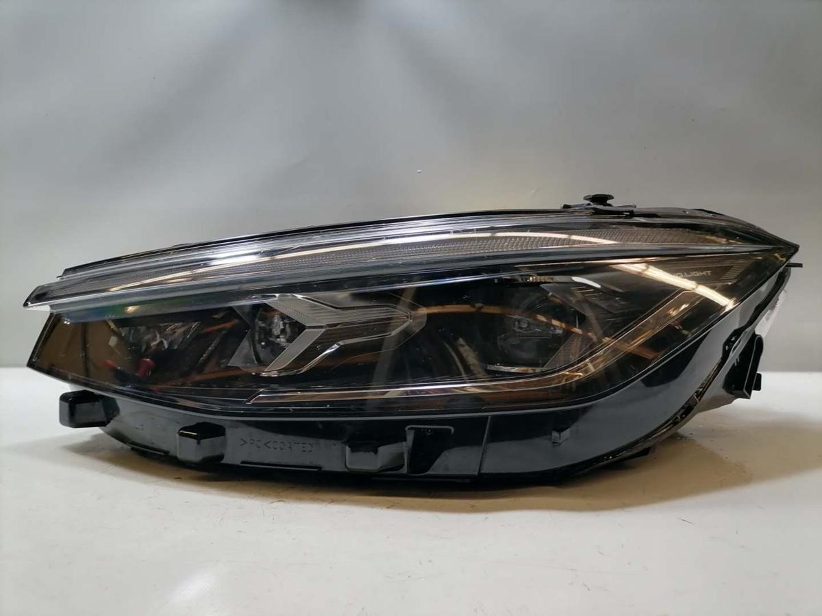 VW Passat B9 original Scheinwerfer links LED Bj.2024